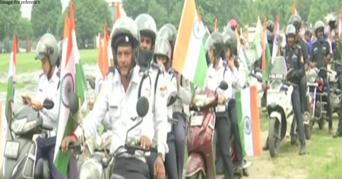 Dehradun: Police organised a Tiranga rally yatra with 100 meters long tricolour
